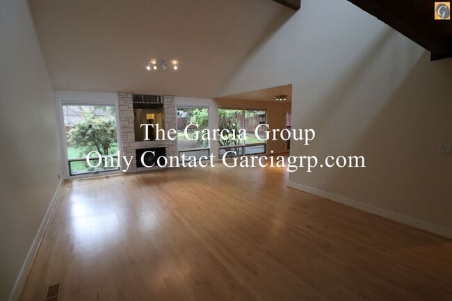 Building Photo - 10347 NW Alpenglow Way