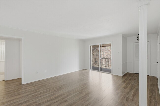 Building Photo - 7600 Burgoyne Rd