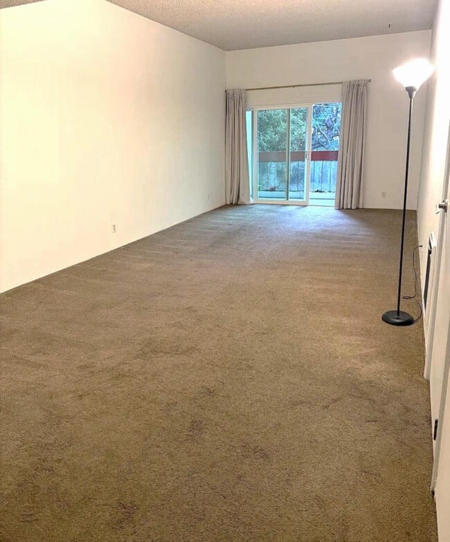 Building Photo - 288 Whitmore St