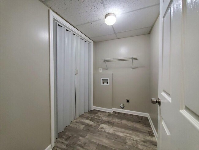Building Photo - 394 Russell Ridge Dr