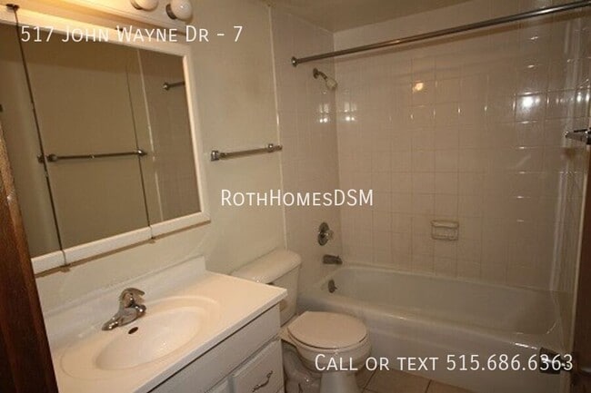 Building Photo - 517 N John Wayne Dr