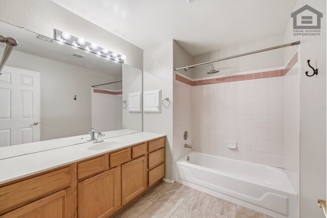 Building Photo - 5Bed/3Bath House at 67th Ave/Deer Valley Rd! Ready for Immediate Move-In! -- GOLF COURSE VIEWS! R...