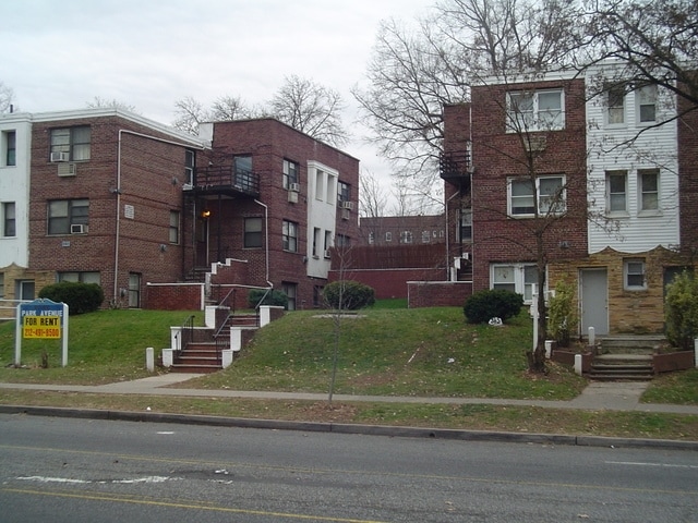 Building Photo - 343-353 Park Ave