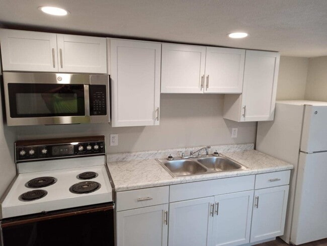 Primary Photo - 1222 Broadway