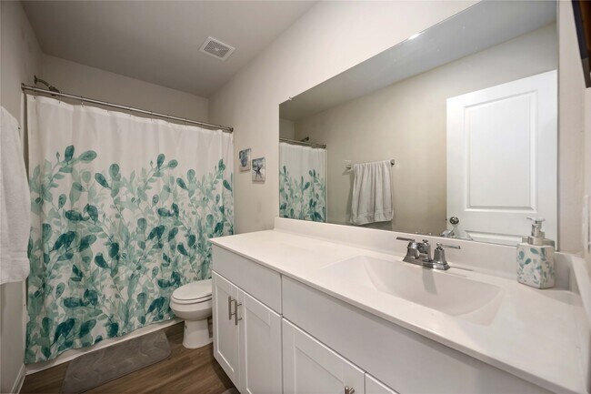 Building Photo - 6434 Lakeview Haven Dr