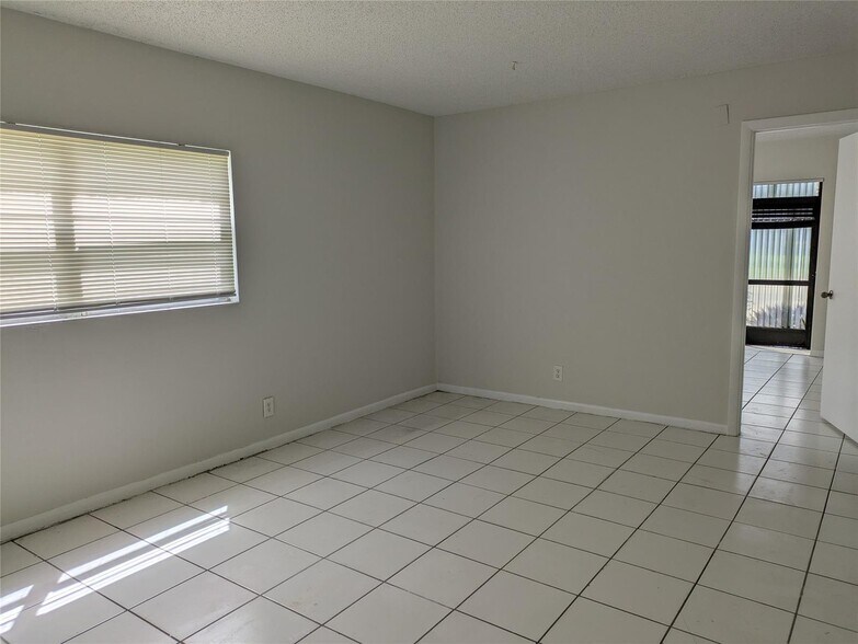 Building Photo - 4133 NW 88th Ave