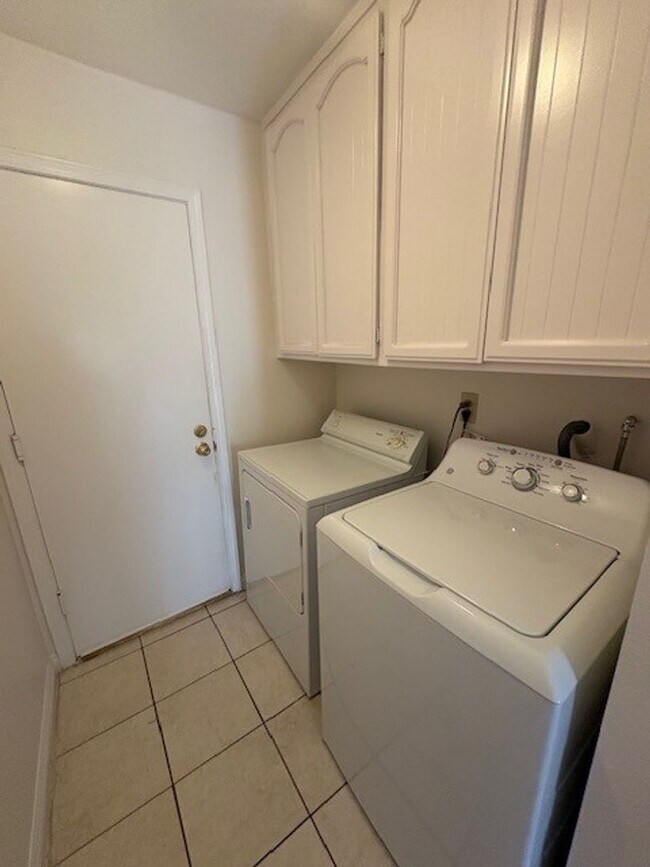 Building Photo - Welcome to your dream home in beautiful Th...