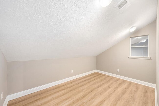 Building Photo - 302 Harbor Cir