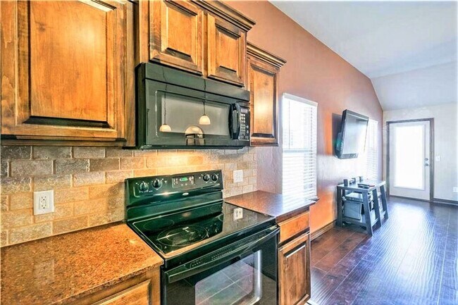 Building Photo - Coming Soon! Beautiful single family in Yu...