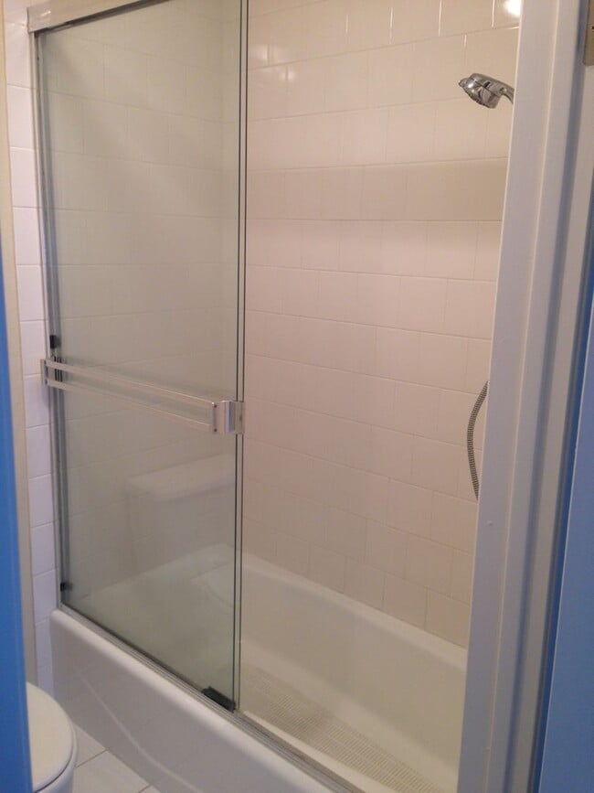 Building Photo - 2 BED + 2 1/2 BATH IN VENICE