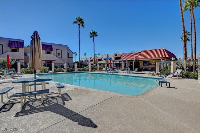 Building Photo - 4150 Sanderling Cir