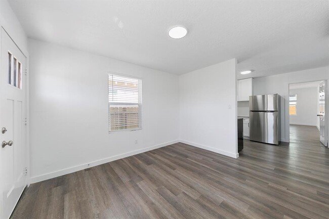 Building Photo - 708 38th St