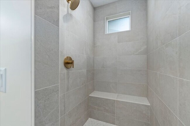 Building Photo - Brand new home stunning Valor Estates in Kuna