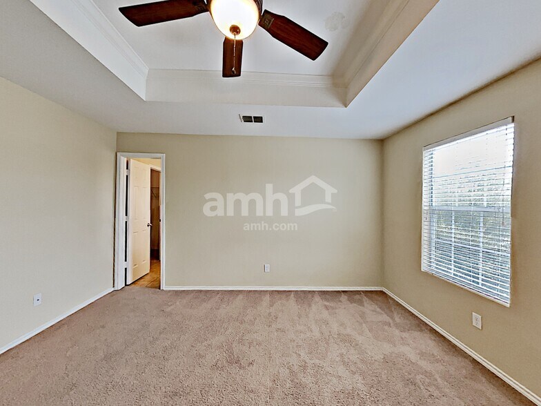 Building Photo - 9210 Pacific Maple