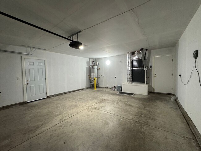 Building Photo - Four Bedroom, Two Bathroom Home For Rent