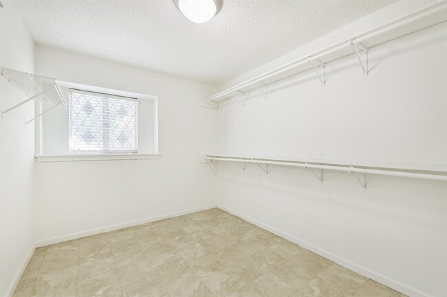 Building Photo - 623 E Cypresswood Dr
