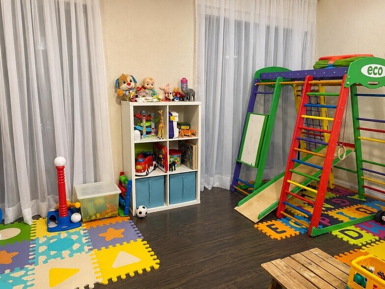 Building Photo - 6723 Via Regina
