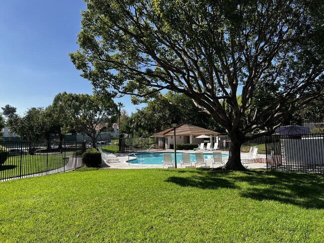 Building Photo - 3036 Avenida Christina