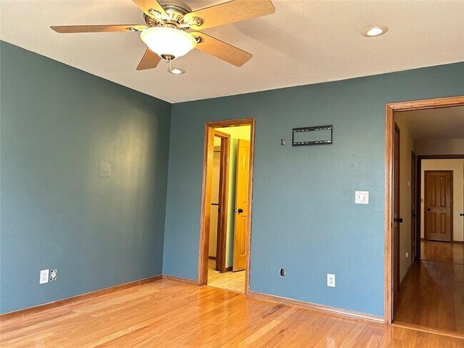 Building Photo - 3164 Katherine Ave