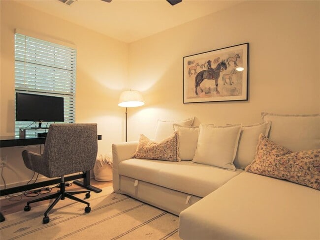 Building Photo - 1308 San Bernard St