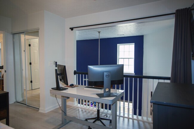 Building Photo - 665 Lakeside Cir