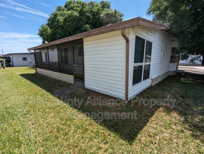Building Photo - 34335 Lodge Dr