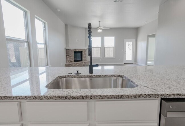 Building Photo - New Beginnings Start At AMRR: Spacious 3 bedroom in Midland!