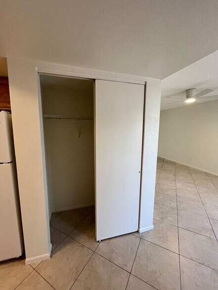 Building Photo - 1201 S McClintock Dr
