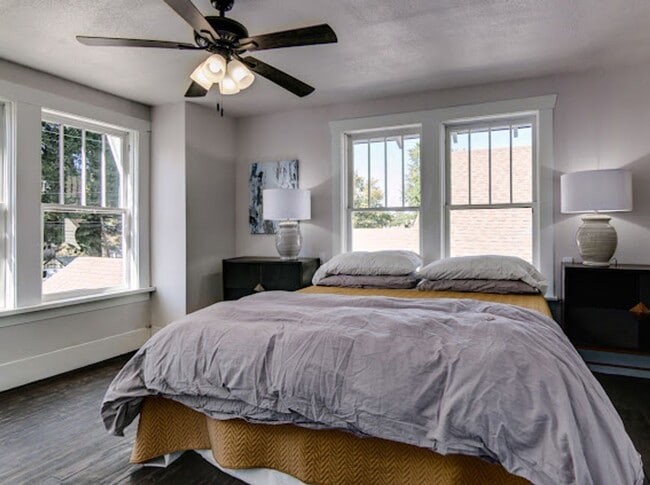 Building Photo - FULLY UPDATED - 4Bedroom on the Arkansas Side
