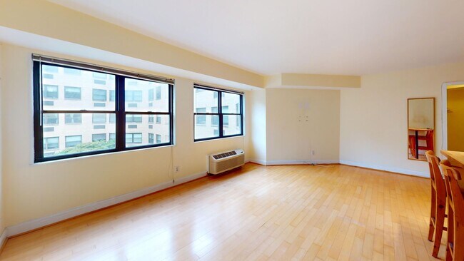 Building Photo - 1801 Clydesdale Pl NW