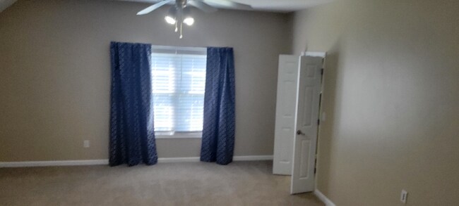 Building Photo - 208 Princess Anne Cir