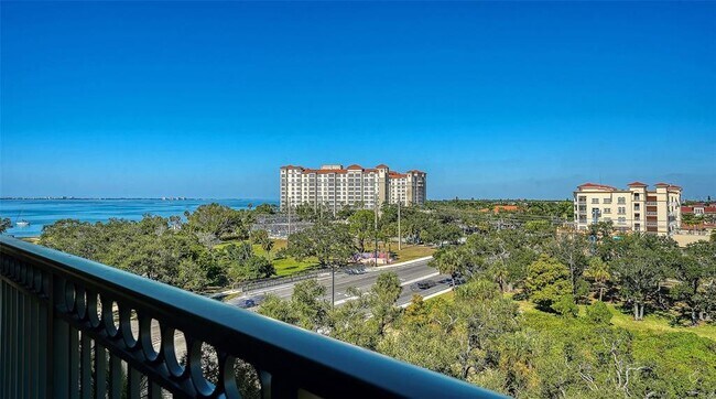 Building Photo - 1064 N Tamiami Trl