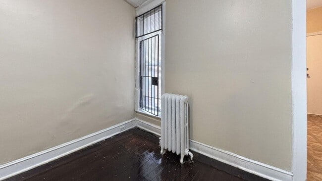 Building Photo - Spacious 3-Bedroom Philly Living: Hardwood Floors & Natural Light