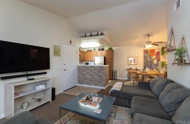 Building Photo - Upstairs 2 Bedroom 2 Bath Condo Available ...