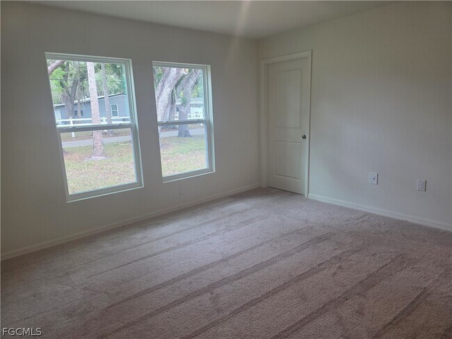 Building Photo - 878 Friendship Cir