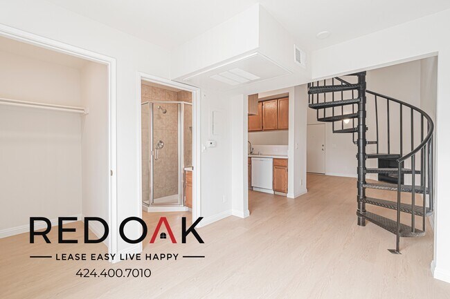 Building Photo - 4651 Cahuenga Blvd
