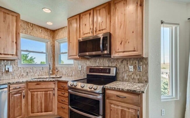 Building Photo - Beautiful Newly Remodeled Home in Roxborough Park