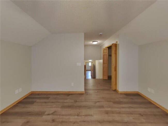 Building Photo - 2200 Buffalo Ridge Dr