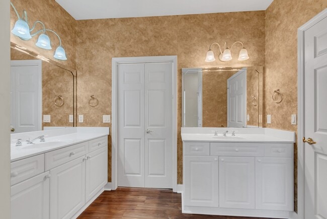 Building Photo - 7018 Sunrise Cir