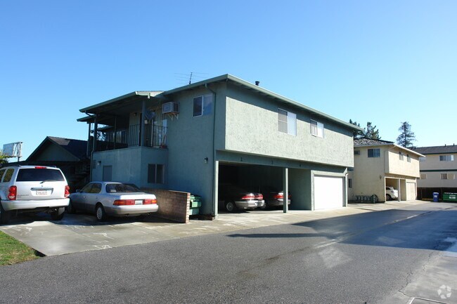 Building Photo - 3780 Moorpark Ave