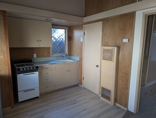 Building Photo - Taylor Wheeler built Fresno High Area home offering wonderful amenities + separate 1 bedroom suite.