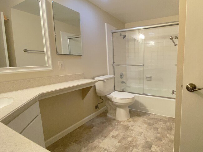 Building Photo - 17505 Kensington Cir