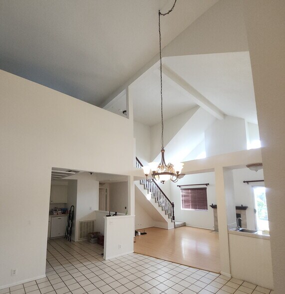 Building Photo - 5420 Sylmar Ave