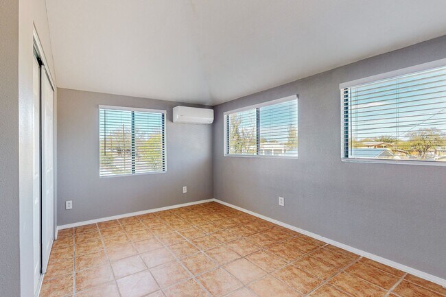 Building Photo - North Valley 4 Bedroom 2 Bath *Move-in Special* $1000 off 1st month rent if you sign by 11/30/25