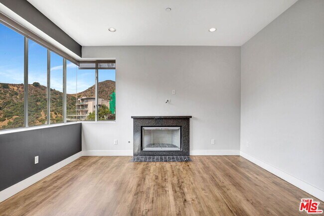 Building Photo - 6396 Weidlake Dr