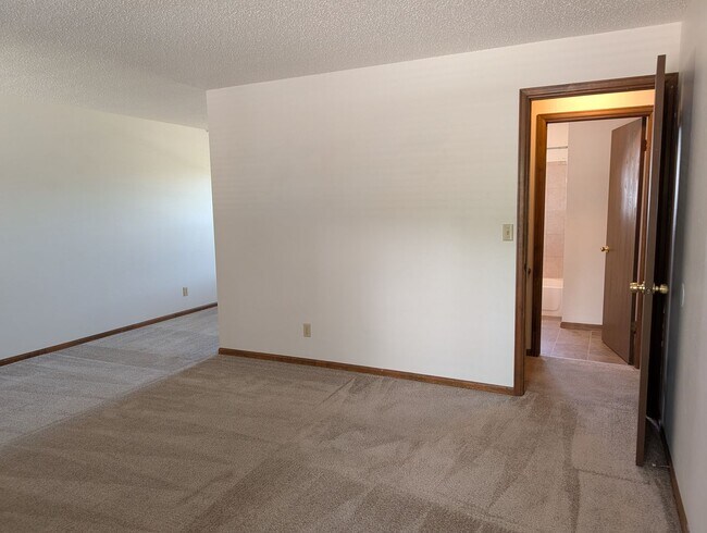 Building Photo - 3028 Deliverance Dr
