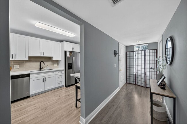 Building Photo - 412 Lakeview Dr
