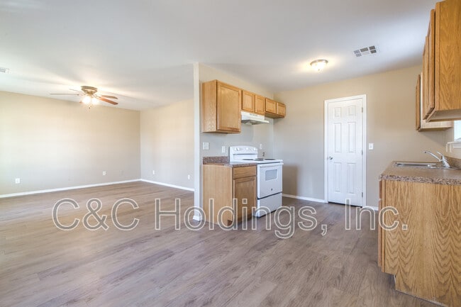 Building Photo - 914 Rockwood Ave