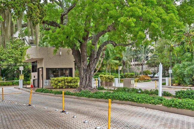 Building Photo - 101 Crandon Blvd