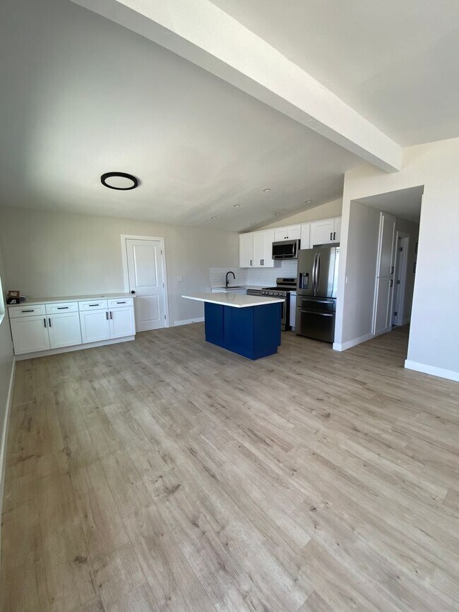 Building Photo - Renovated Beach house just a few blocks from the Beach/Pier in the highly desirable IB Community!